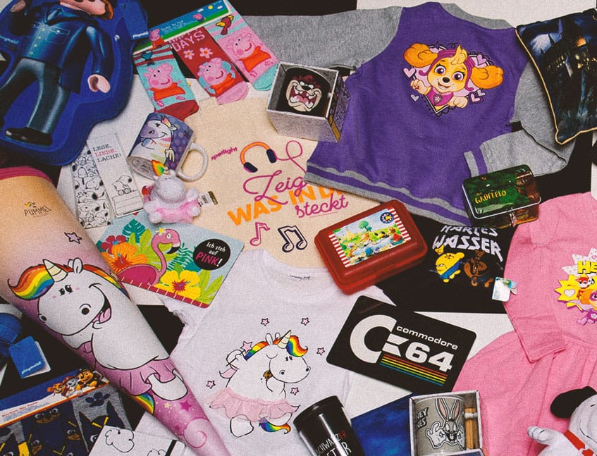 Auswahl unterschiedlicher Merchandise- und Markenartikel
